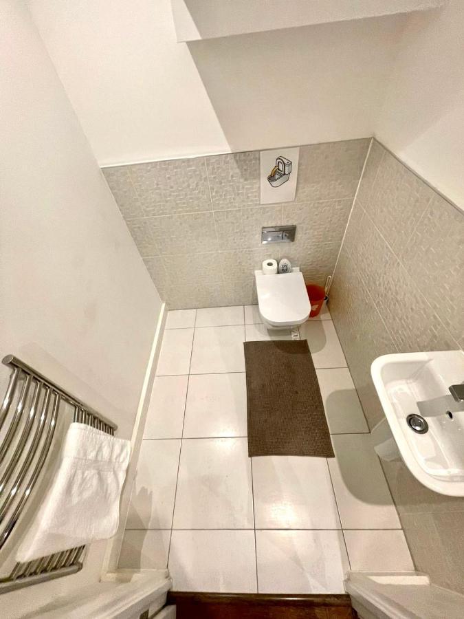 London Stratford Luxury House, 5 Minutes Walk Station, Westfield, 3 Bedrooms 3 Bathrooms, Reception, Garden, Parking Exterior foto