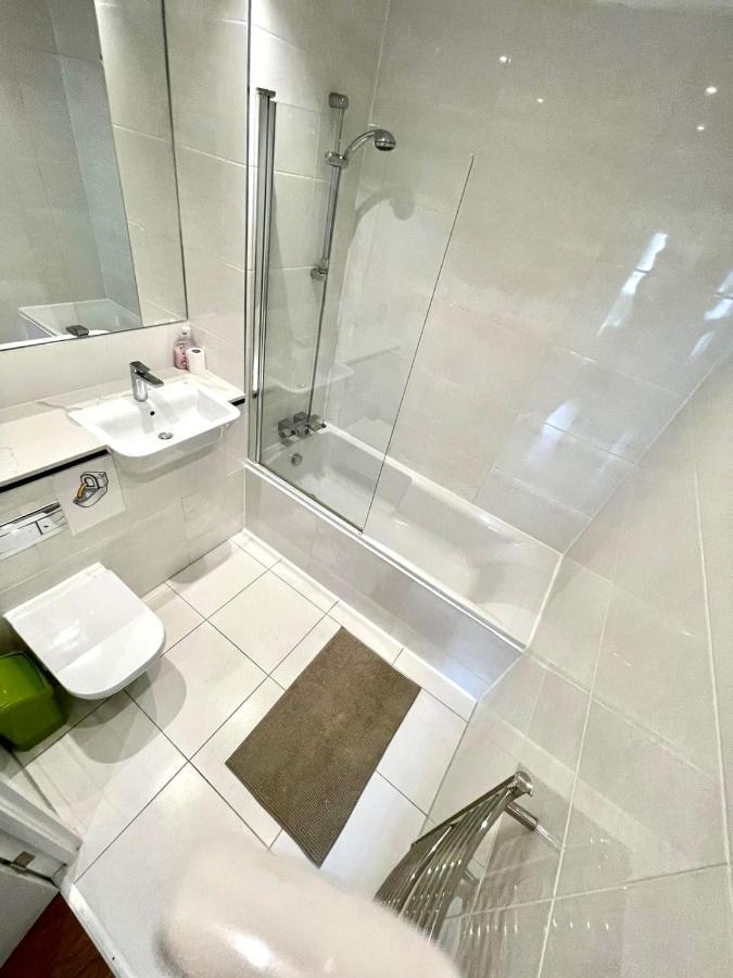 London Stratford Luxury House, 5 Minutes Walk Station, Westfield, 3 Bedrooms 3 Bathrooms, Reception, Garden, Parking Exterior foto