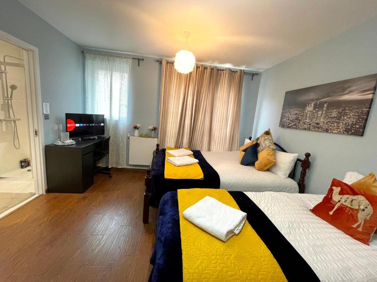 London Stratford Luxury House, 5 Minutes Walk Station, Westfield, 3 Bedrooms 3 Bathrooms, Reception, Garden, Parking Exterior foto